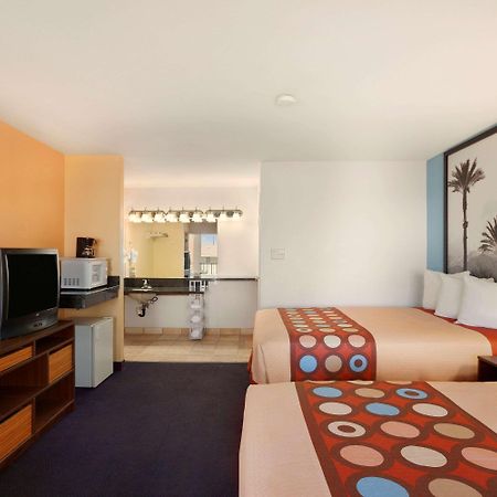 Super 8 by Wyndham Indio Hotel Bagian luar foto
