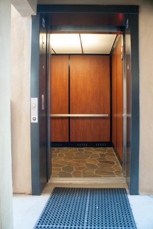 Super 8 by Wyndham Indio Hotel Bagian luar foto
