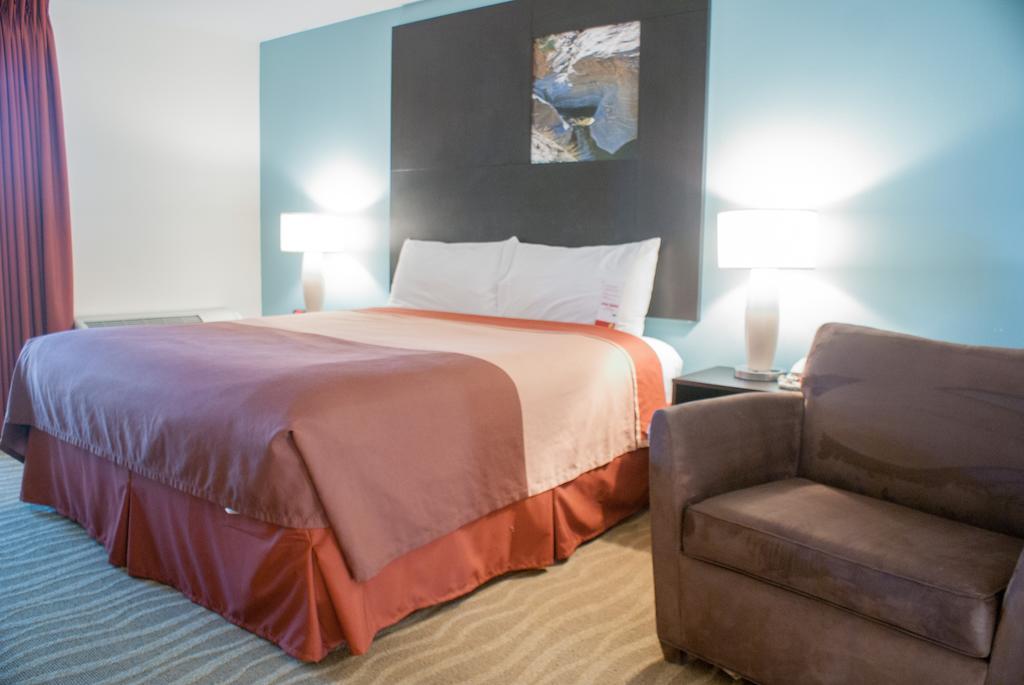 Super 8 by Wyndham Indio Hotel Bagian luar foto