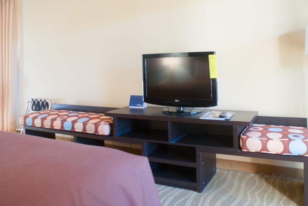 Super 8 by Wyndham Indio Hotel Bagian luar foto