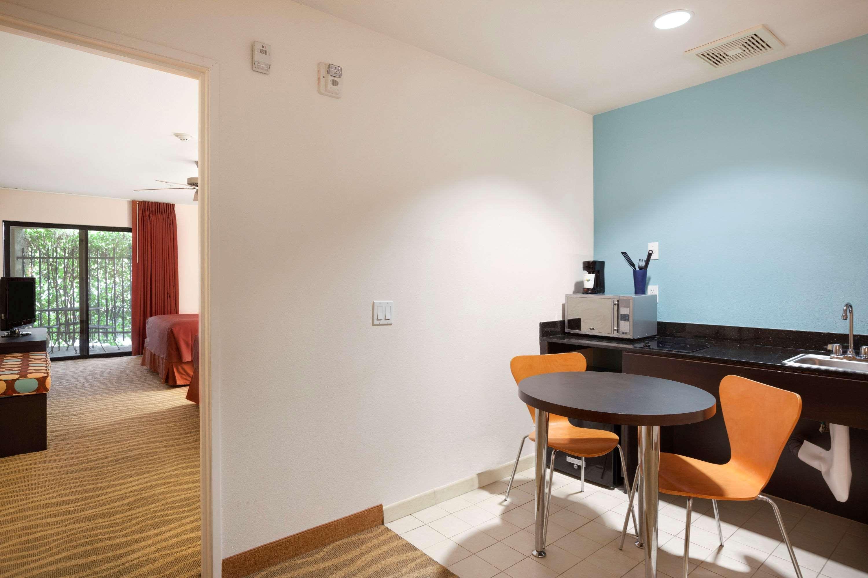 Super 8 by Wyndham Indio Hotel Bagian luar foto