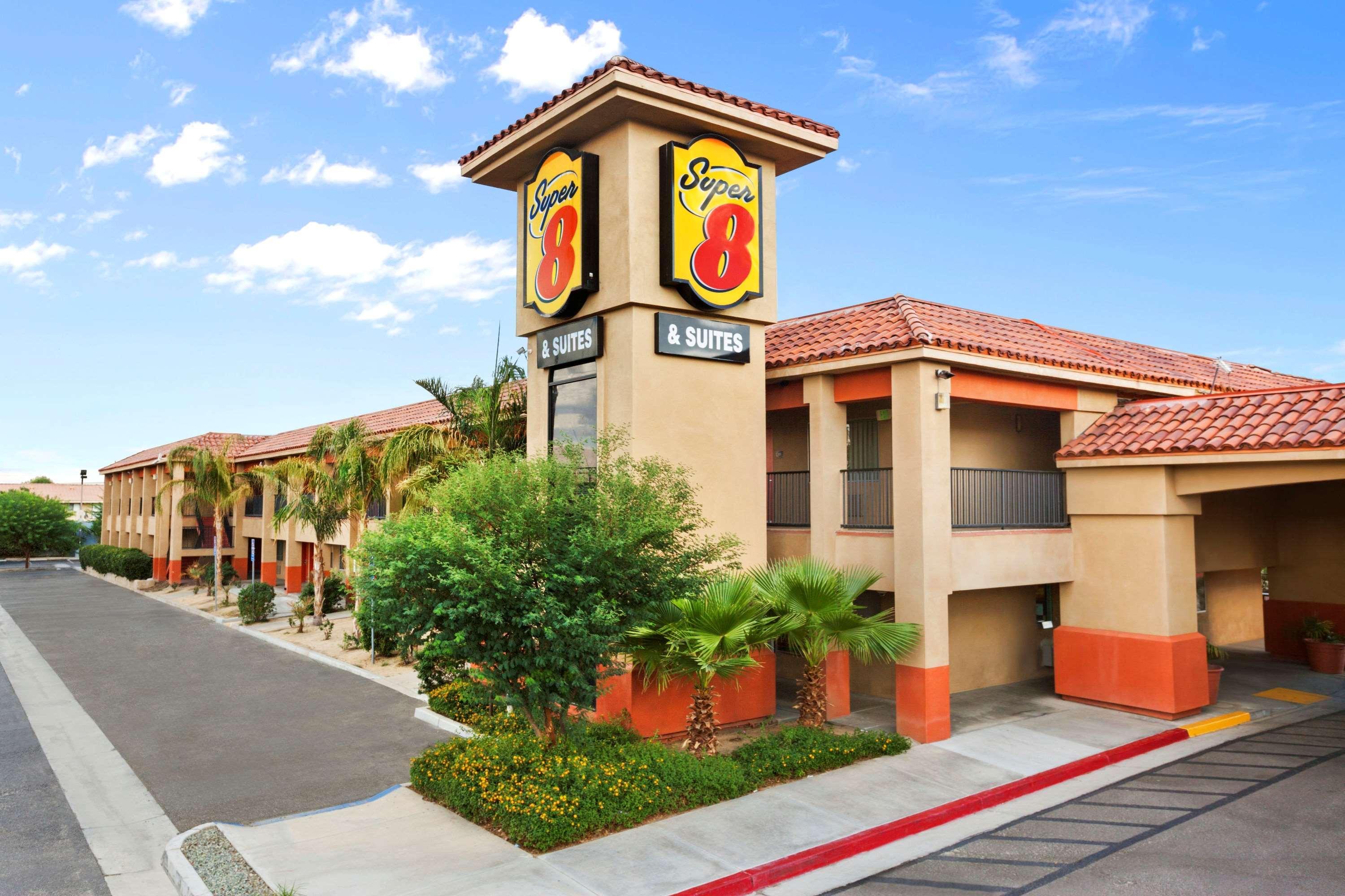 Super 8 by Wyndham Indio Hotel Bagian luar foto