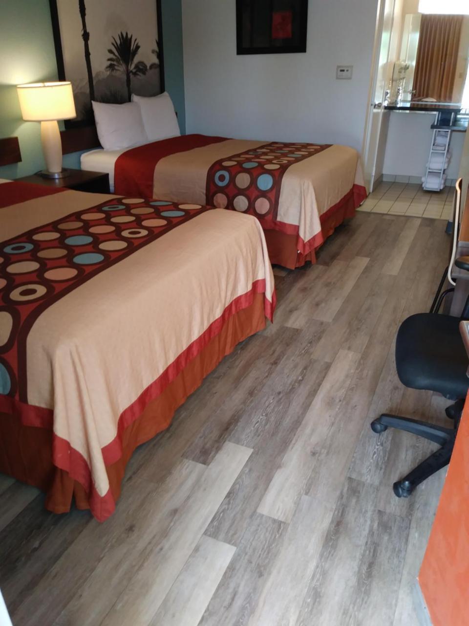 Super 8 by Wyndham Indio Hotel Bagian luar foto