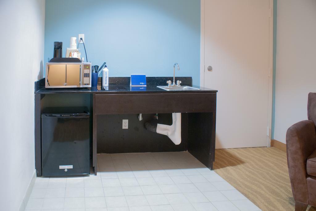 Super 8 by Wyndham Indio Hotel Bagian luar foto